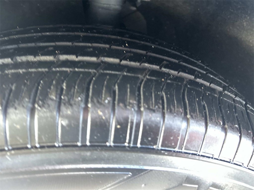 Used 2024 Chrysler Pacifica Touring-L image 10