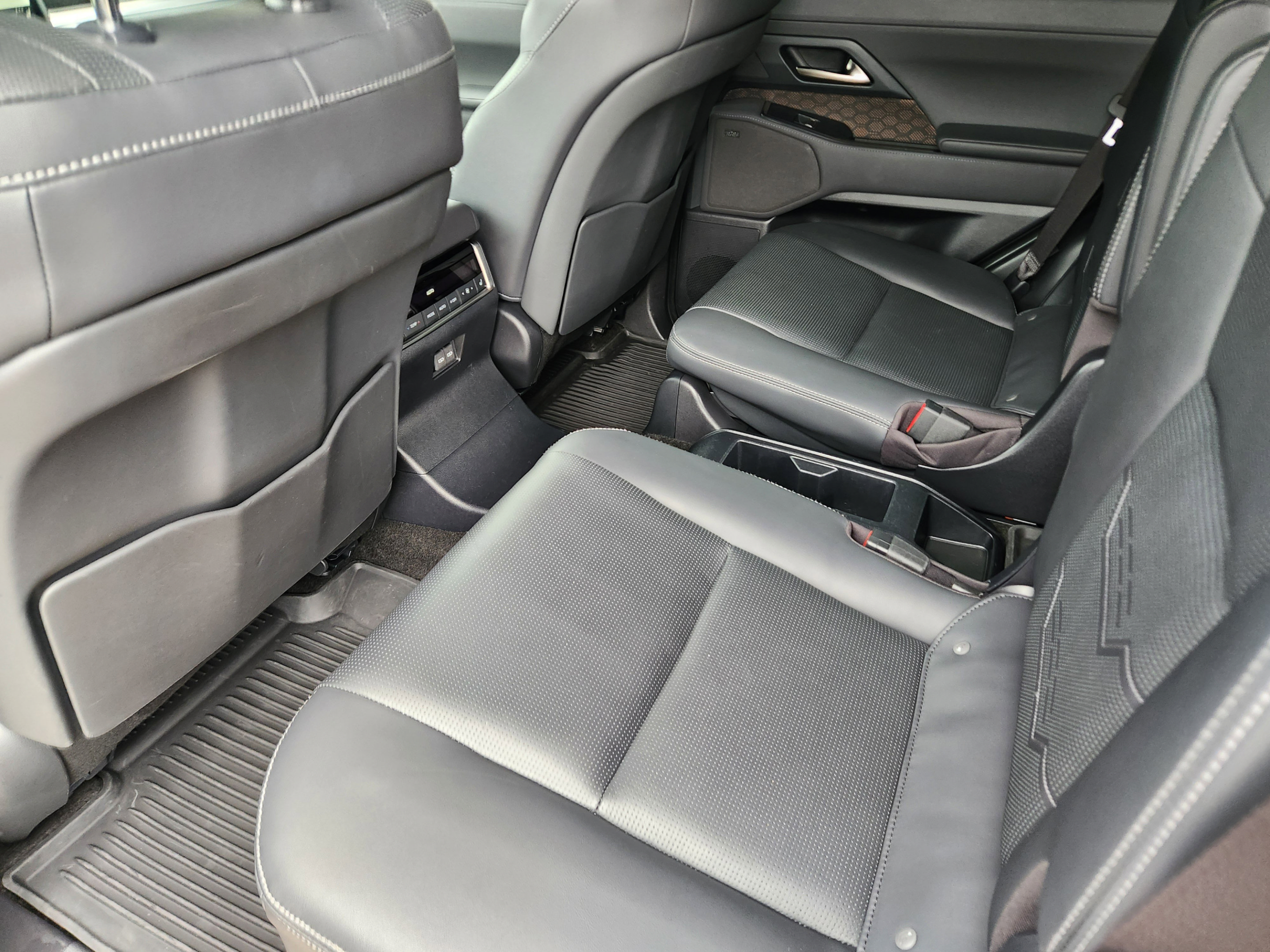 Certified 2024 Lexus GX 550 w/ Accessory Package (Z1) AWD/4WD image 16