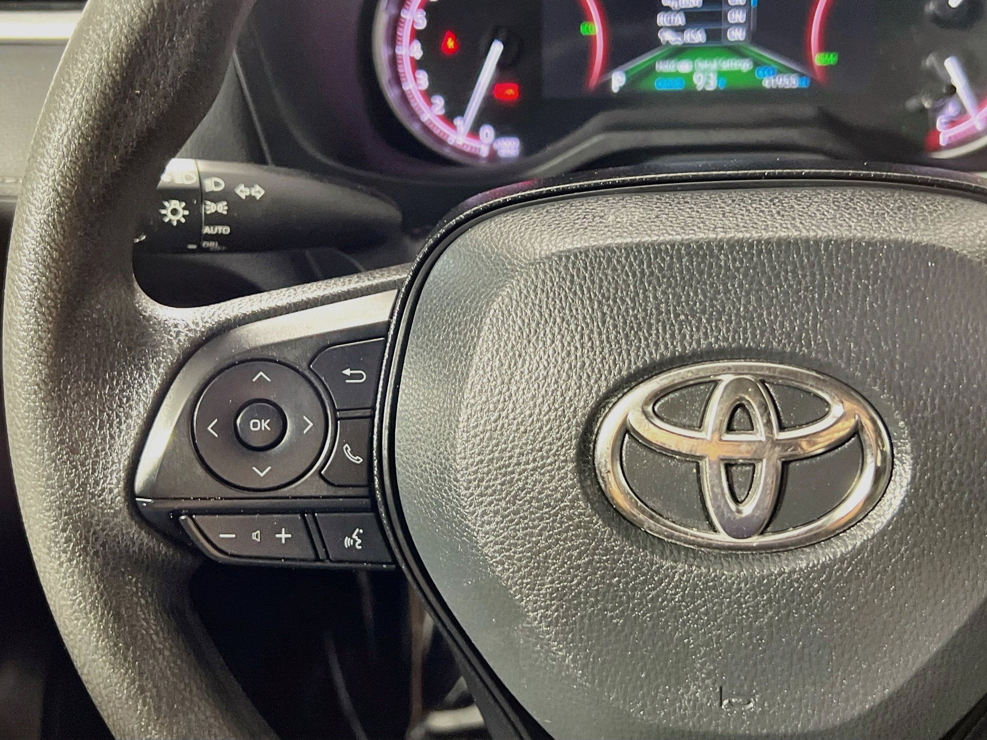Used 2025 Toyota RAV4 XLE FWD image 19
