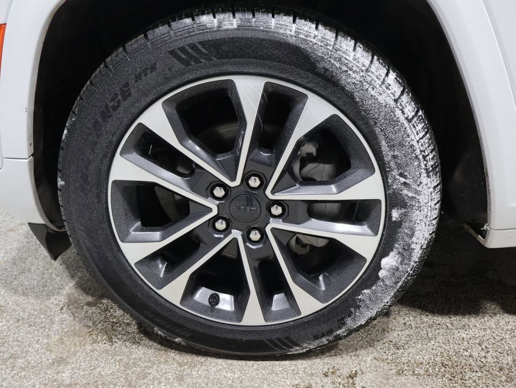 Certified 2024 Jeep Grand Cherokee Overland image 10