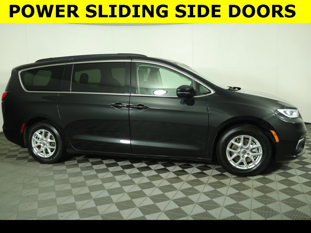 Used 2022 Chrysler Pacifica Touring-L image 5