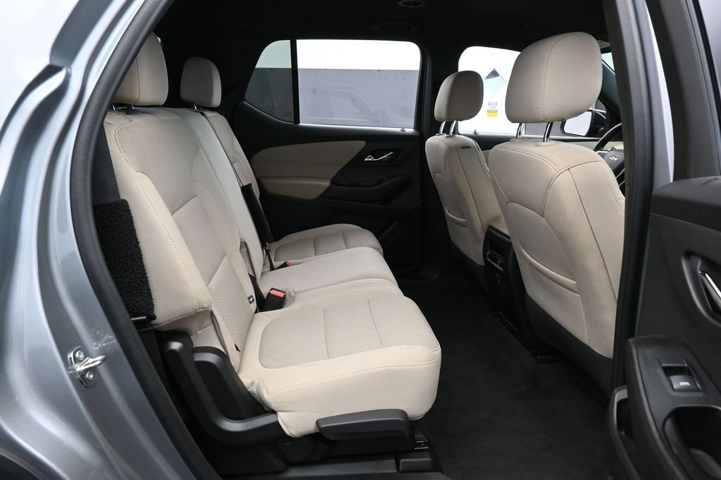 Used 2023 Chevrolet Traverse LS FWD image 34