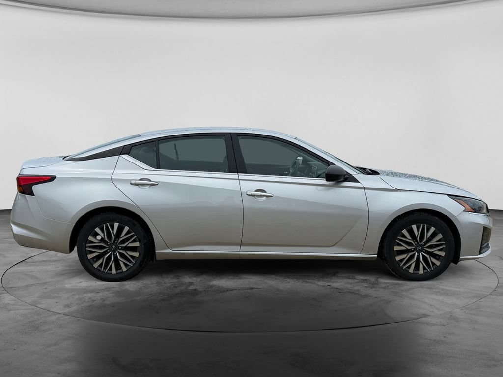 Used 2024 Nissan Altima 2.5 SV FWD image 10