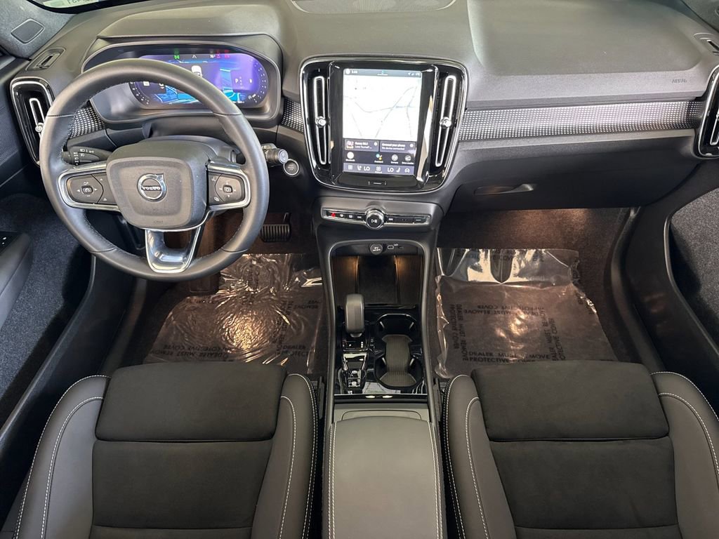 Certified 2025 Volvo XC40 B5 Plus image 12