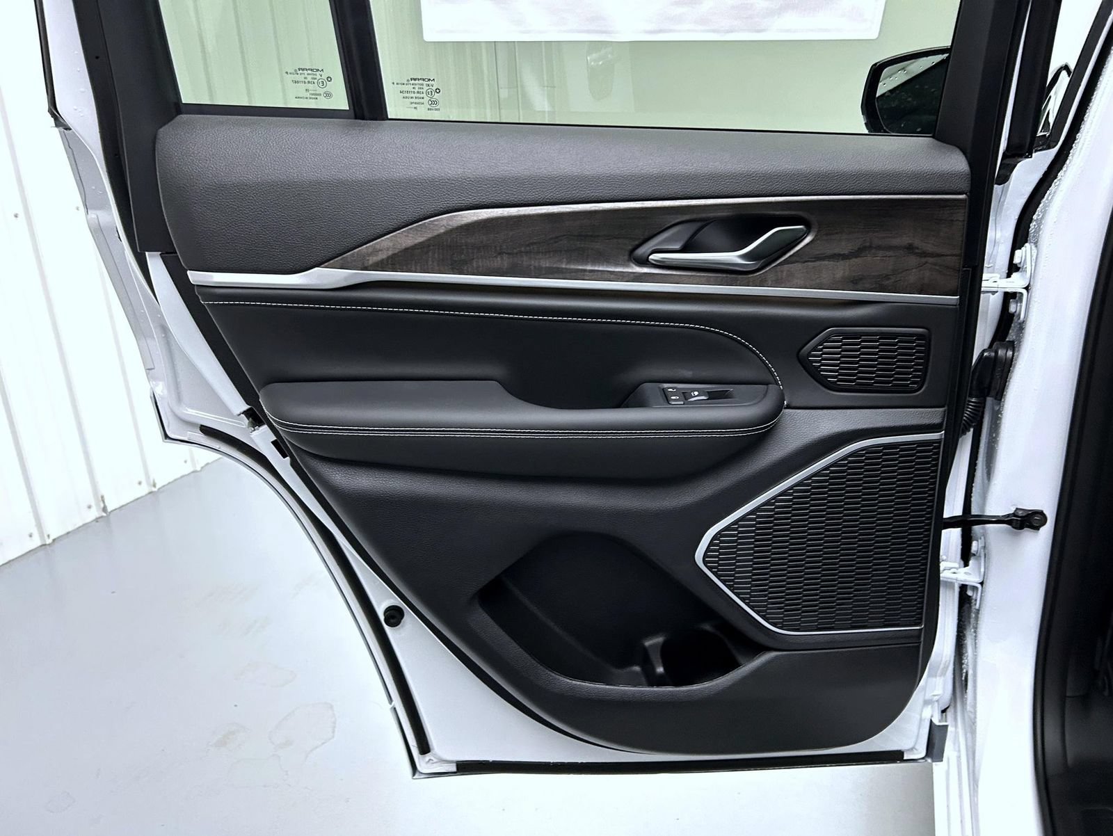 New 2027 Jeep Grand Cherokee Limited AWD/4WD image 20