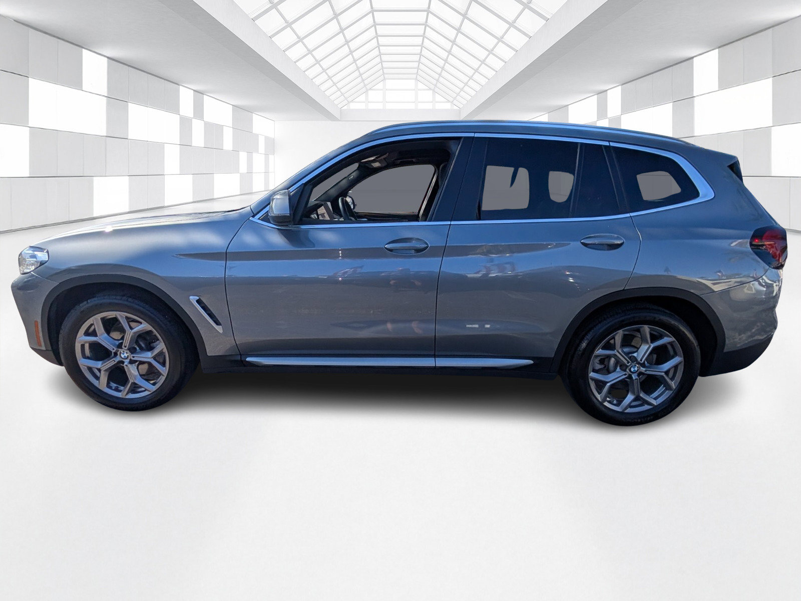 Used 2024 BMW X3 sDrive30i w/ Premium Package w/ZPA image 4