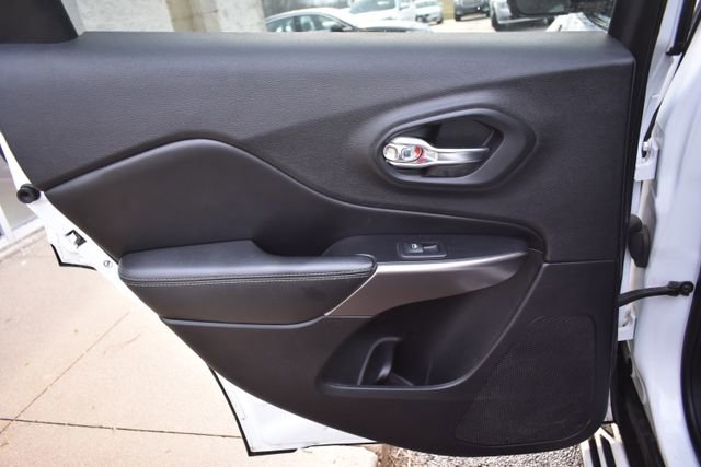 Used 2019 Jeep Cherokee Latitude Plus image 31