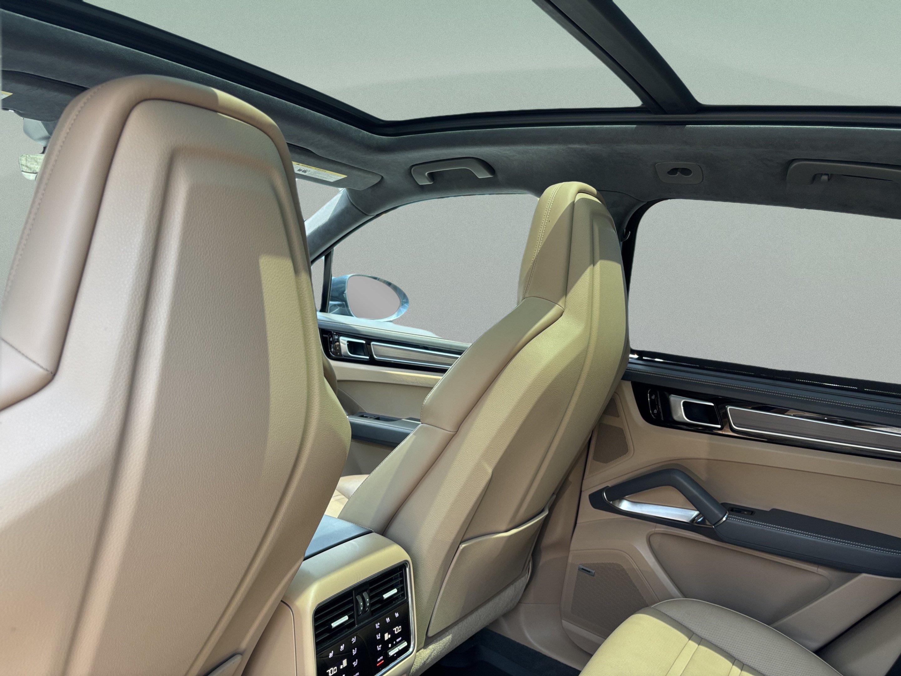 Used 2019 Porsche Cayenne Turbo AWD/4WD image 30