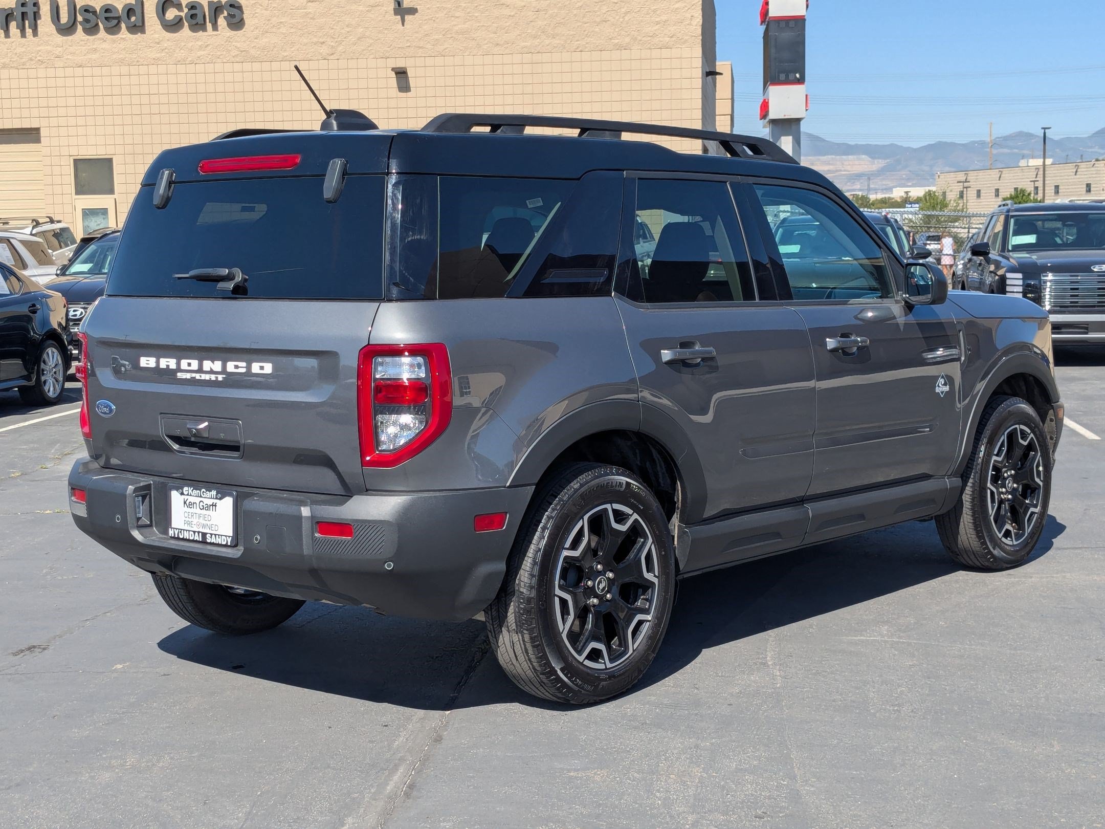 Used 2025 Ford Bronco Sport Outer Banks AWD/4WD image 3