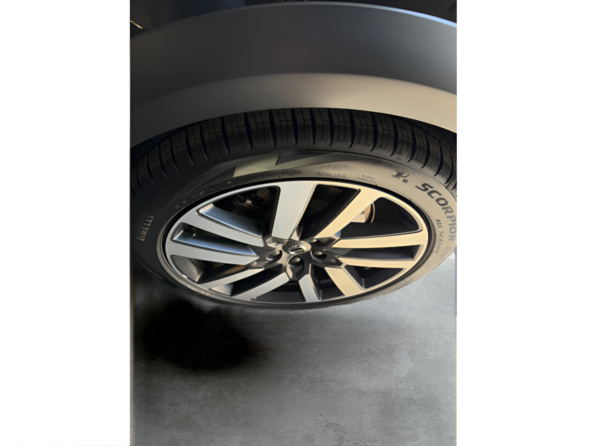 Used 2025 Volvo V90 B6 Cross Country Plus AWD/4WD image 19