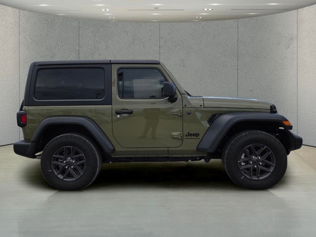 Used 2025 Jeep Wrangler Sport AWD/4WD image 2