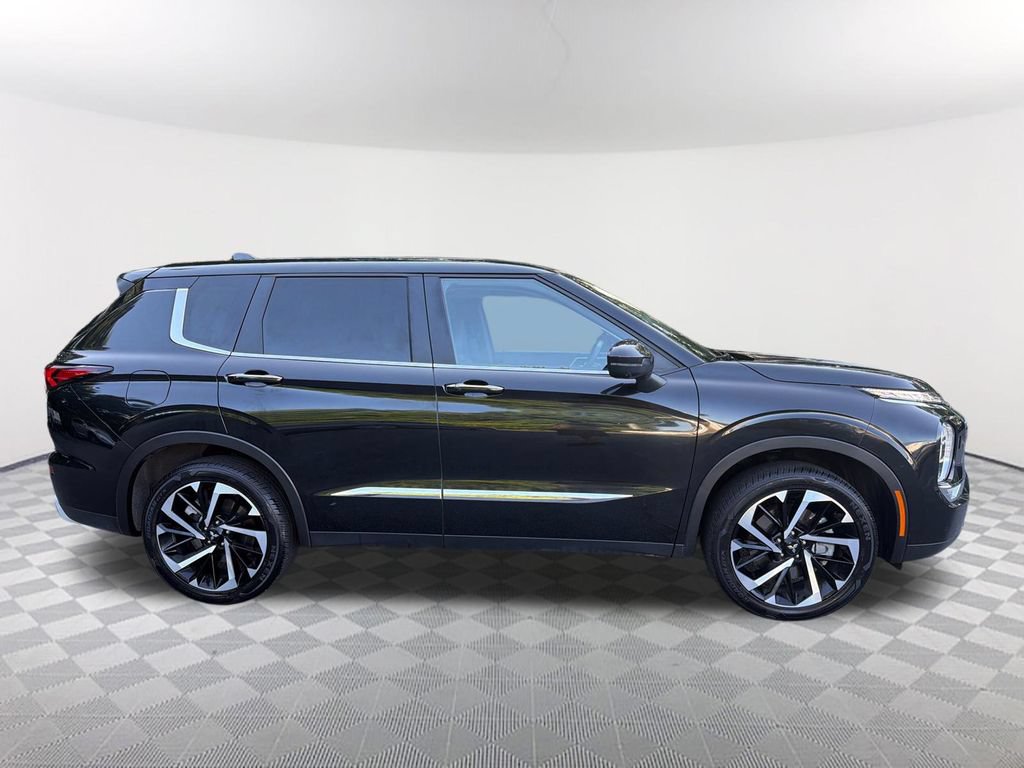 Used 2024 Mitsubishi Outlander SE AWD/4WD image 4