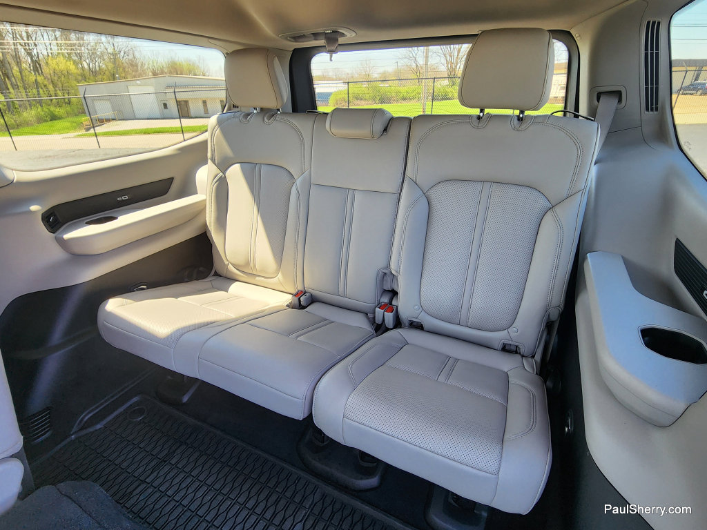 Used 2024 Jeep Wagoneer 4WD w/ HD Trailer Tow Package image 7