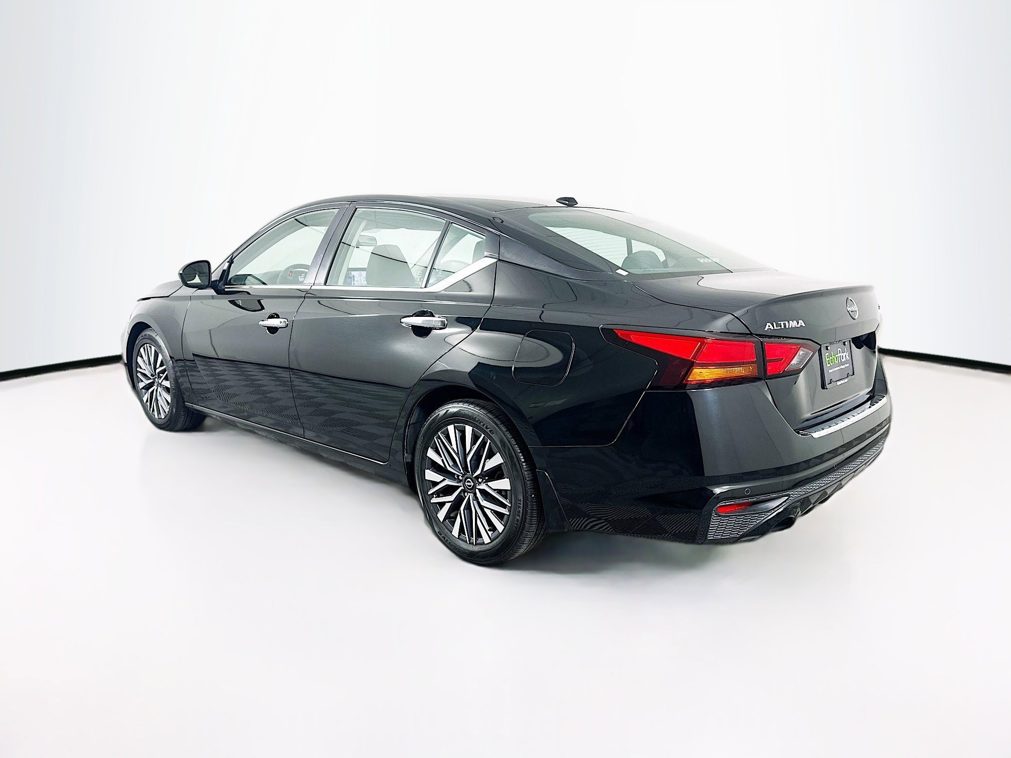 Used 2023 Nissan Altima 2.5 SV w/ SV Premium Package FWD image 5