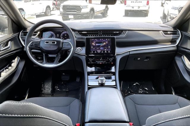 Used 2025 Jeep Grand Cherokee L Laredo w/ Luxury Tech Group I image 15