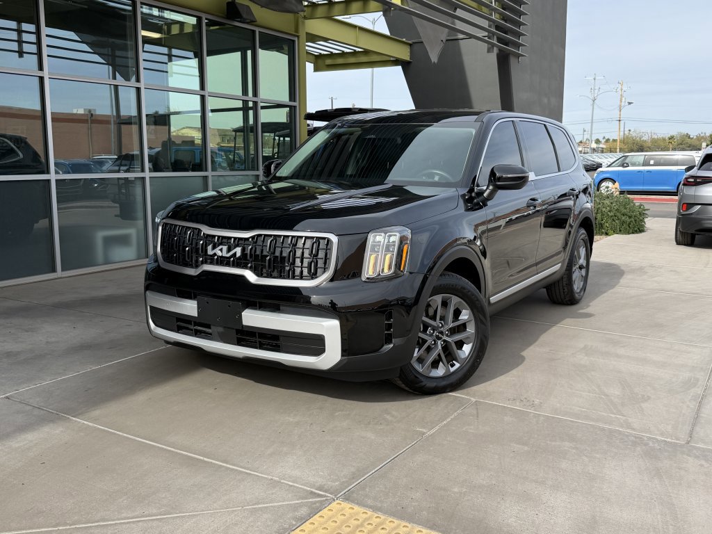 Used 2024 Kia Telluride LX image 2