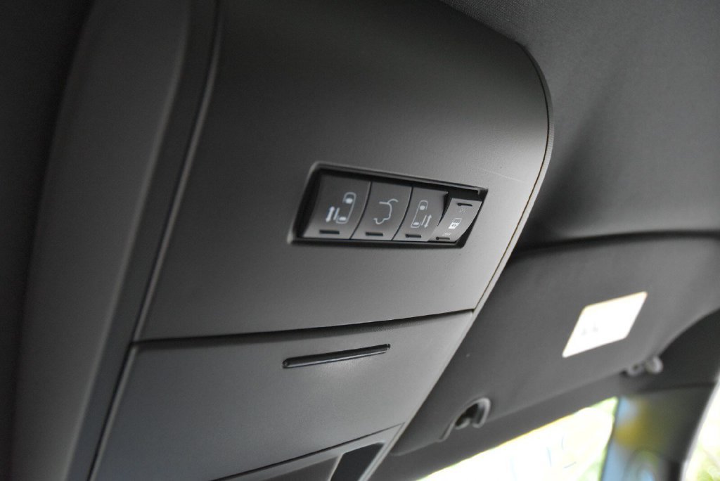 Used 2015 Dodge Grand Caravan SXT w/ Blacktop Package FWD image 24