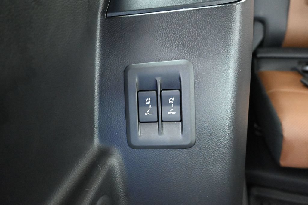 Used 2026 Lexus GX 550 w/ Accessory Package (2T) AWD/4WD image 32