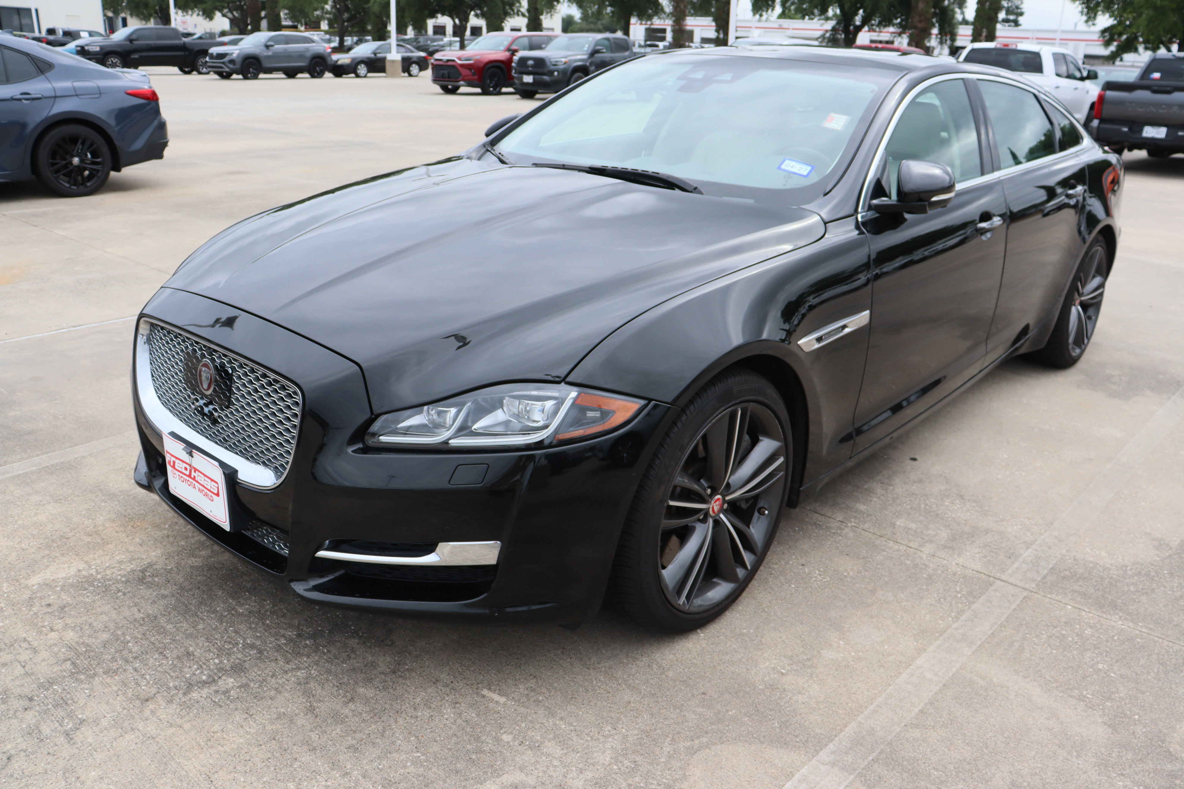 Used 2019 Jaguar XJ L Supercharged RWD image 6
