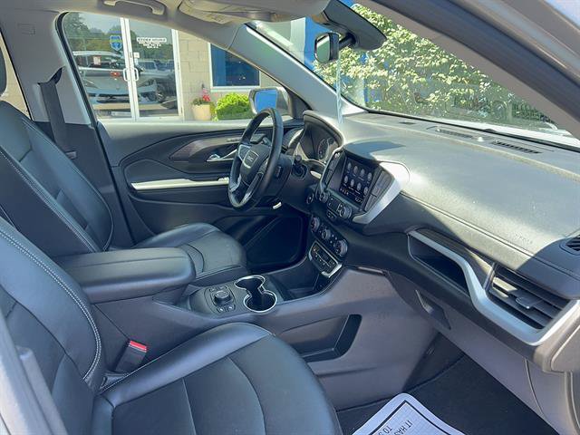Used 2024 GMC Terrain SLT AWD/4WD image 11