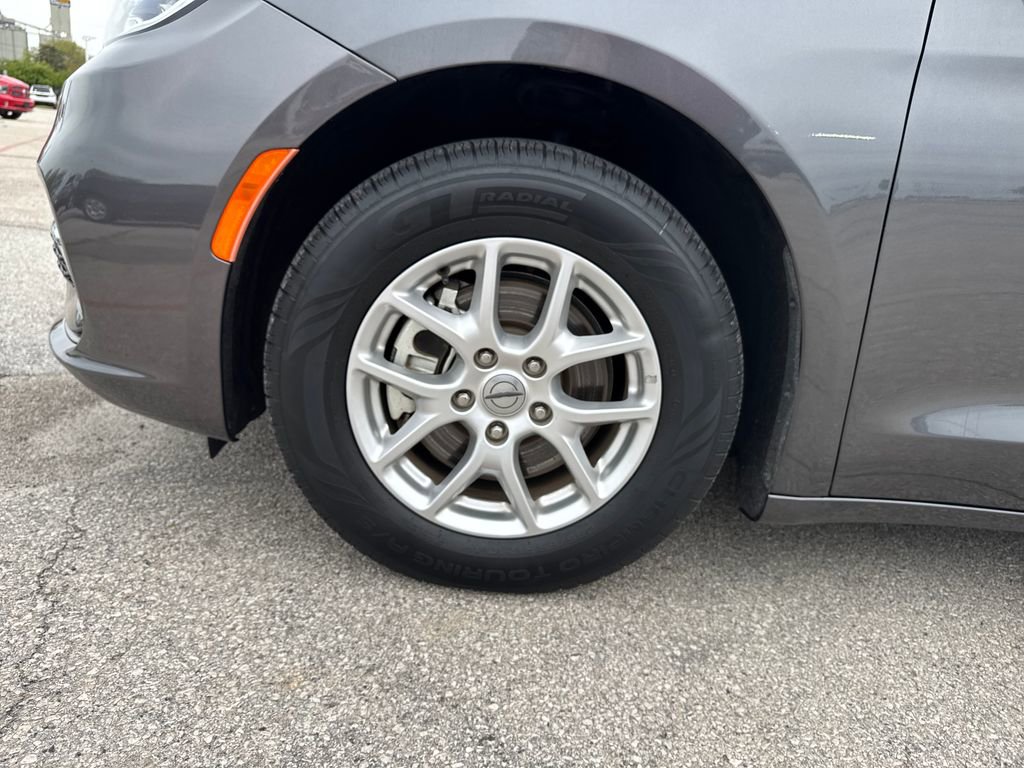 Used 2022 Chrysler Pacifica Touring-L FWD image 29