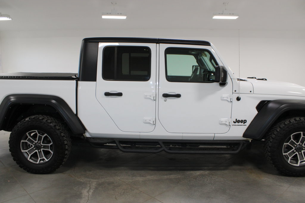 Used 2023 Jeep Gladiator Sport AWD/4WD image 11