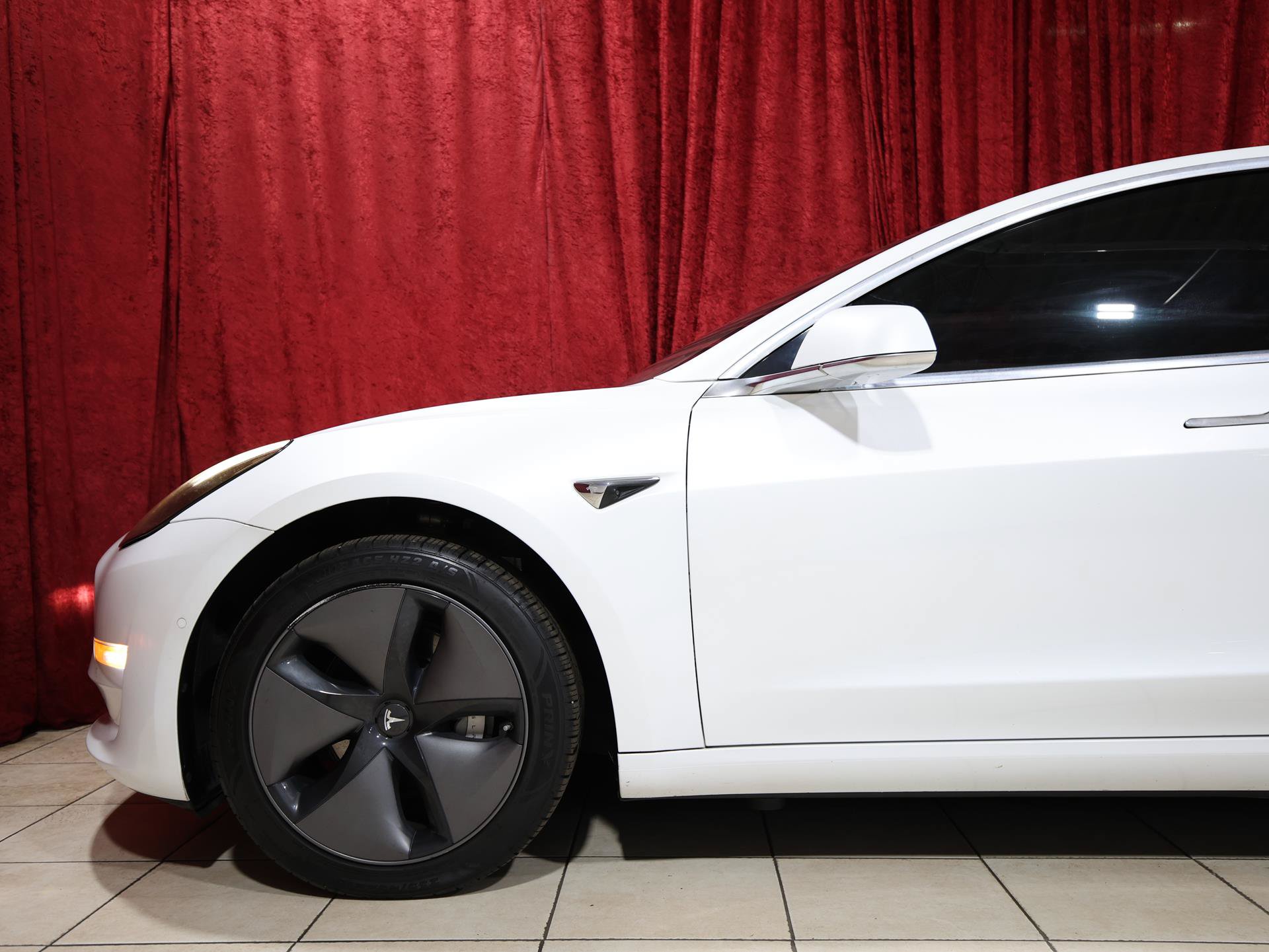 Used 2018 Tesla Model 3 Mid Range RWD image 5