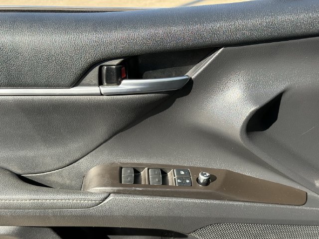 Used 2021 Toyota Camry XSE FWD image 21