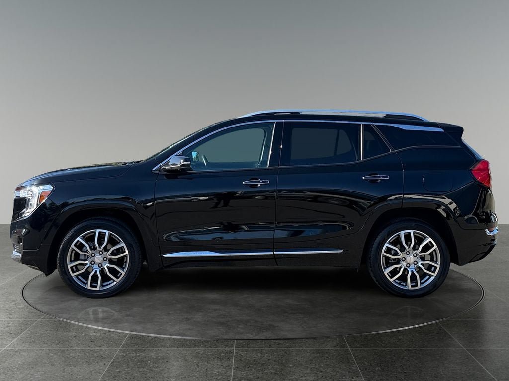 Used 2023 GMC Terrain Denali w/ Denali Premium Package AWD/4WD image 5