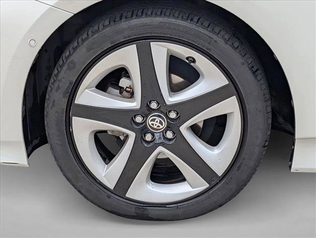 Used 2017 Toyota Prius Three Touring FWD image 10