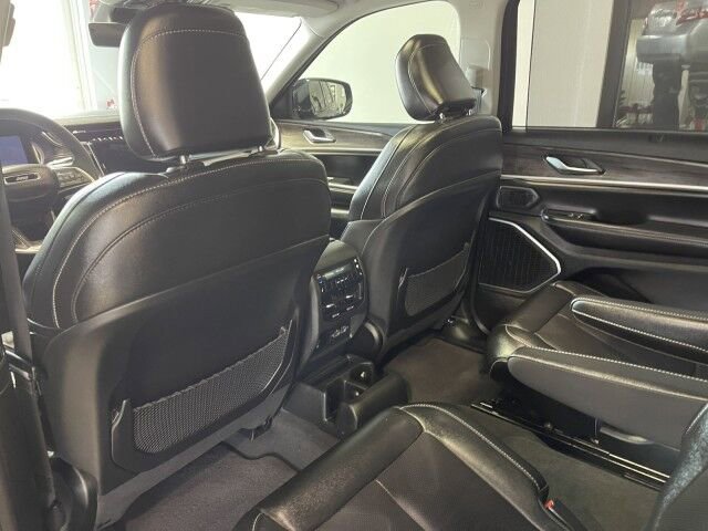 Used 2024 Jeep Grand Cherokee L Limited w/ Luxury Tech Group II image 15