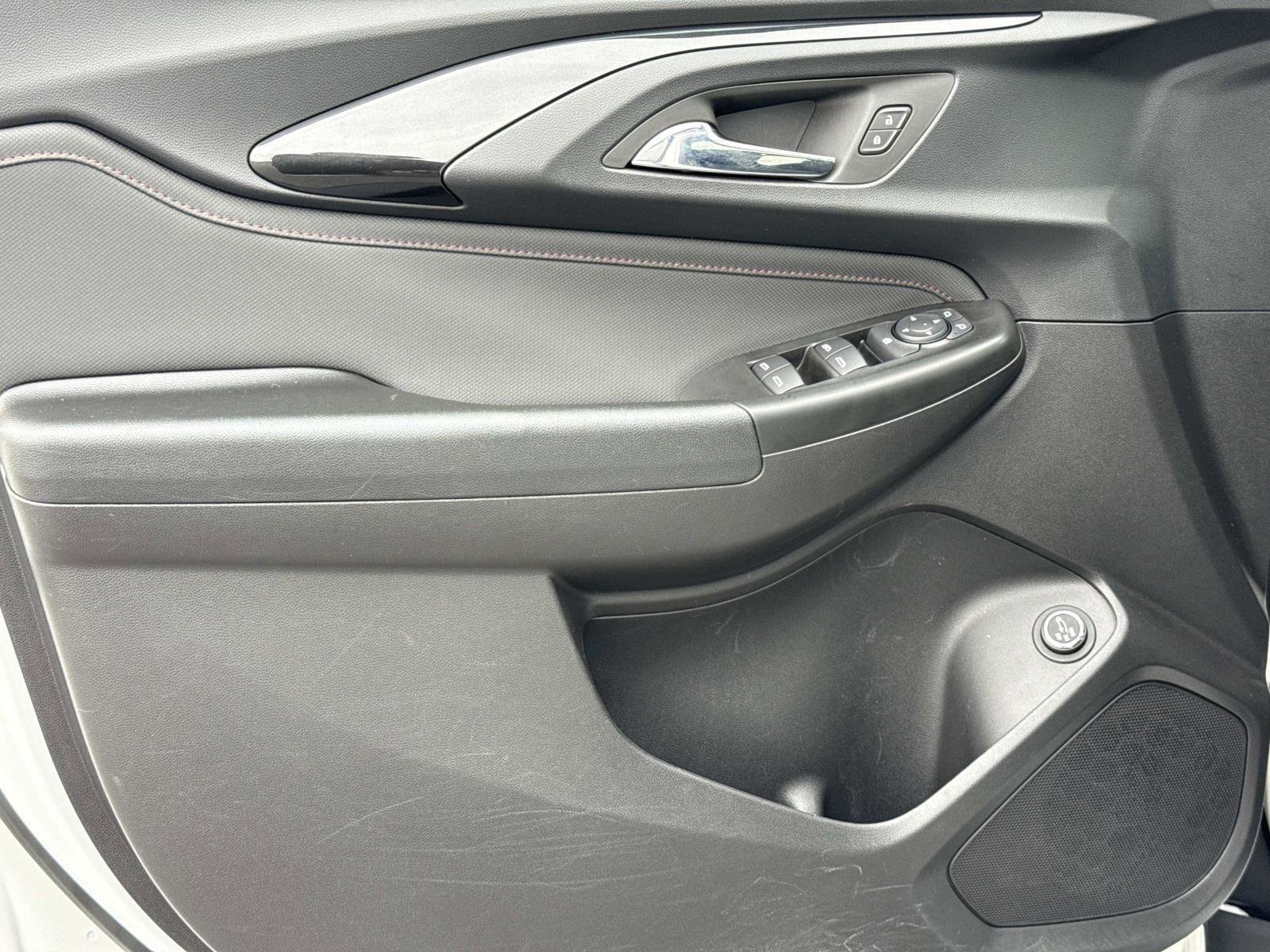 Used 2023 Chevrolet TrailBlazer RS w/ Sun and Liftgate Package image 17