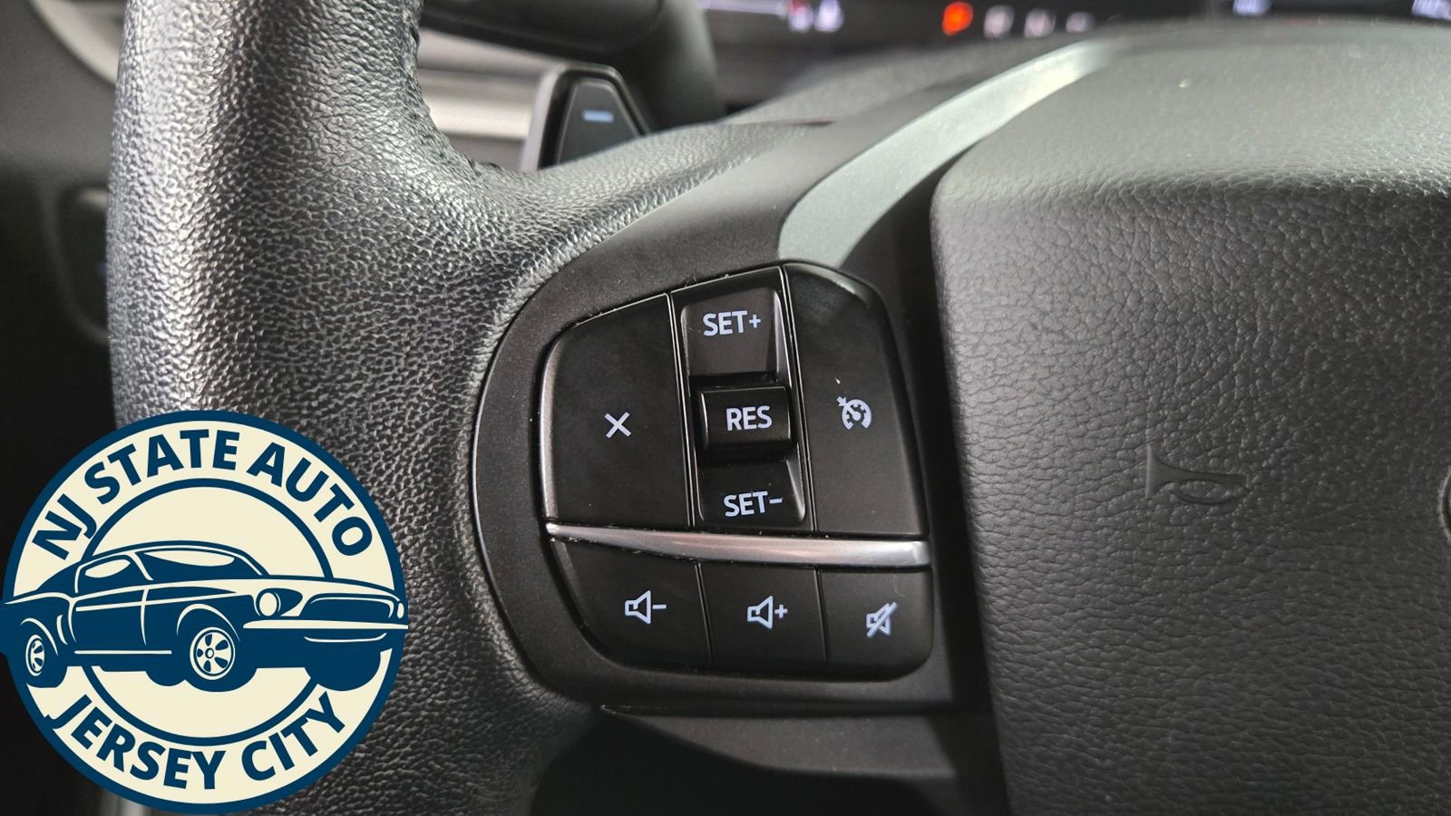 Used 2020 Ford Explorer XLT w/ Equipment Group 202A image 17