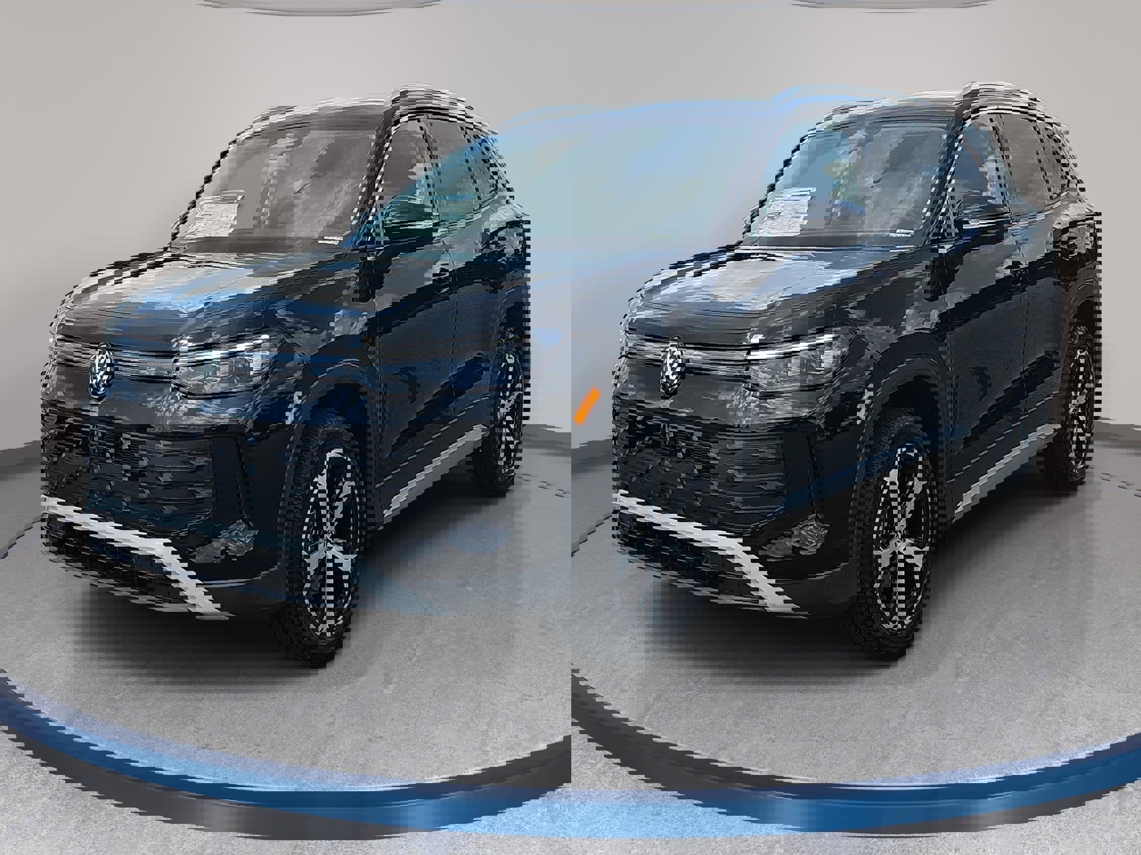 Used 2025 Volkswagen Tiguan SE image 1