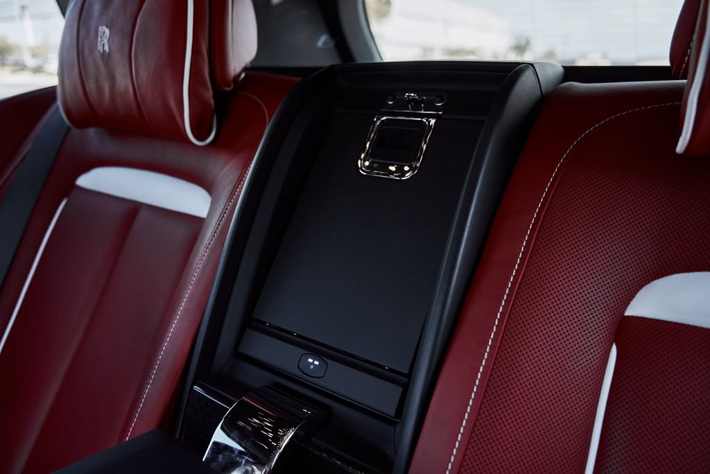 Used 2024 Rolls-Royce Cullinan Black Badge w/ Dark Exterior Package AWD/4WD image 63