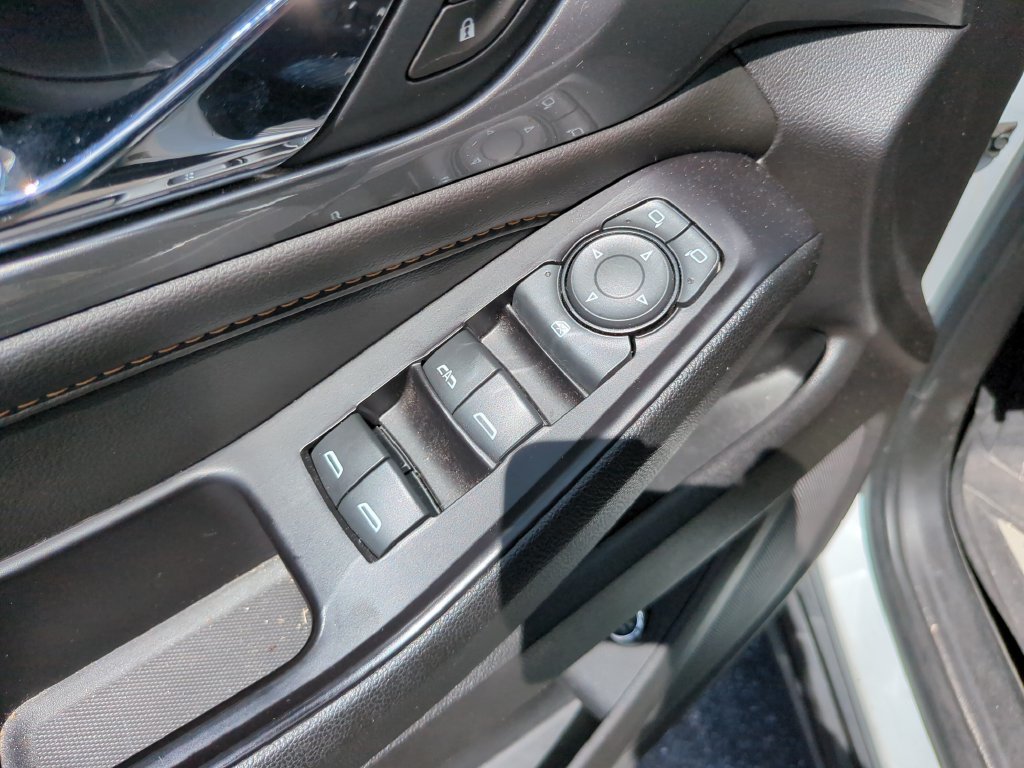 Used 2020 Chevrolet Traverse LT FWD image 22