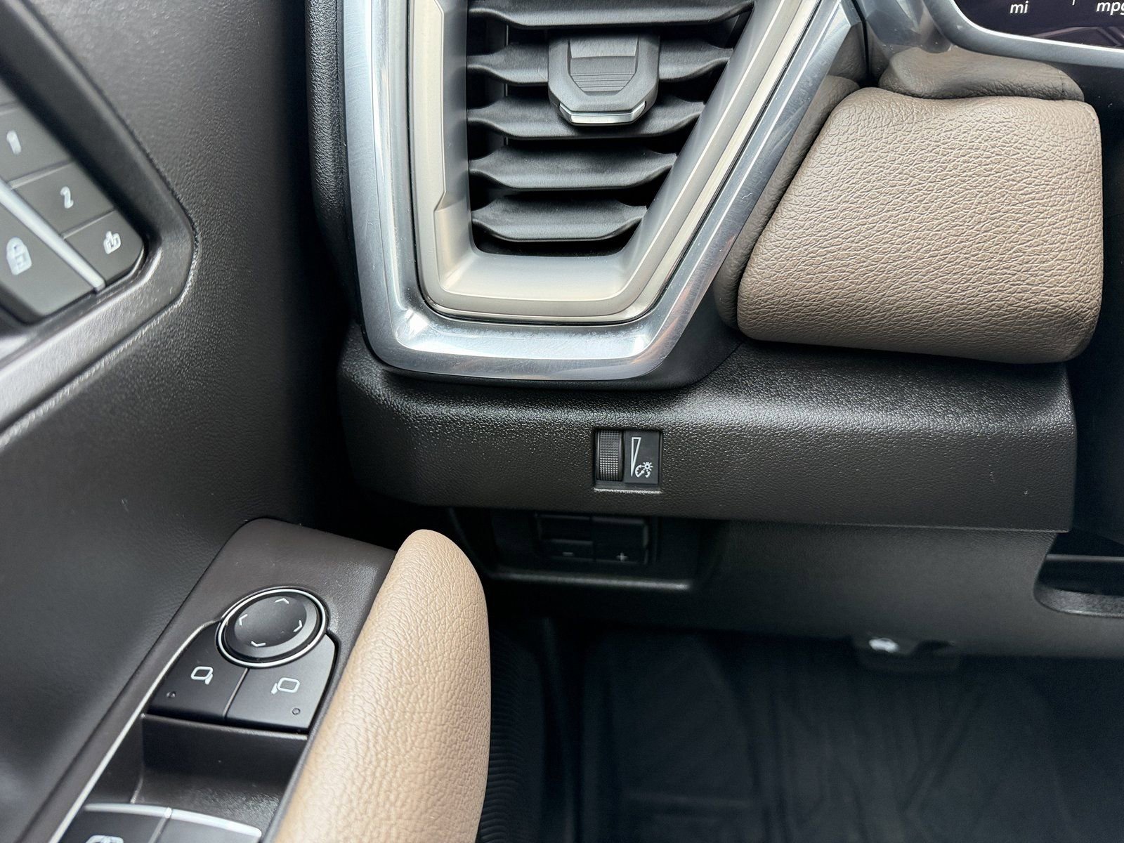 Used 2025 GMC Canyon Denali image 12