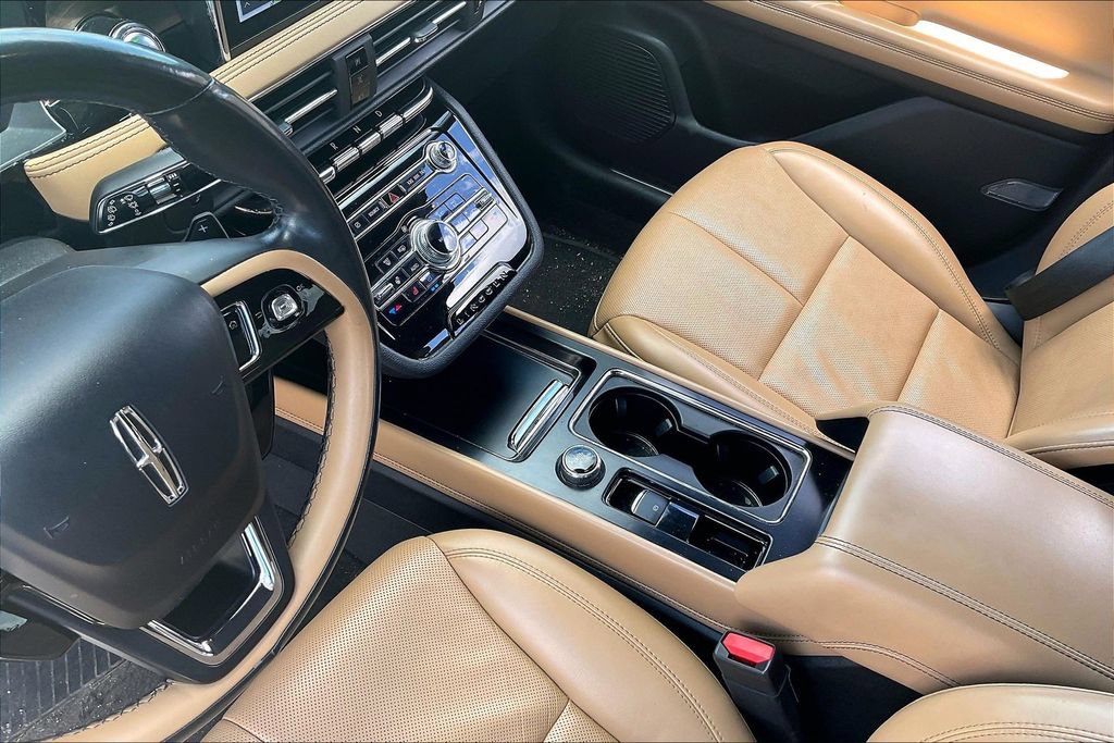 Used 2022 Lincoln Corsair Reserve w/ Elements Package FWD image 16