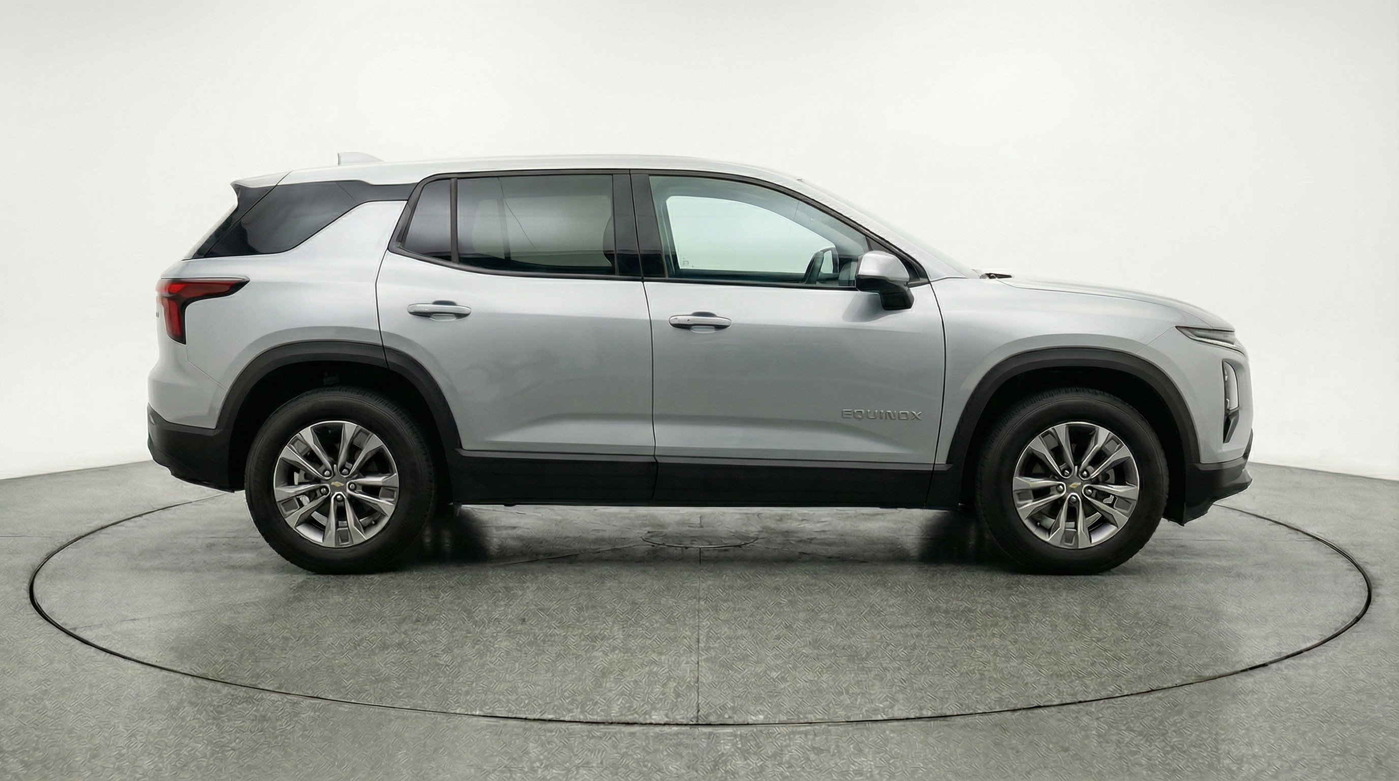Used 2025 Chevrolet Equinox LT FWD image 11
