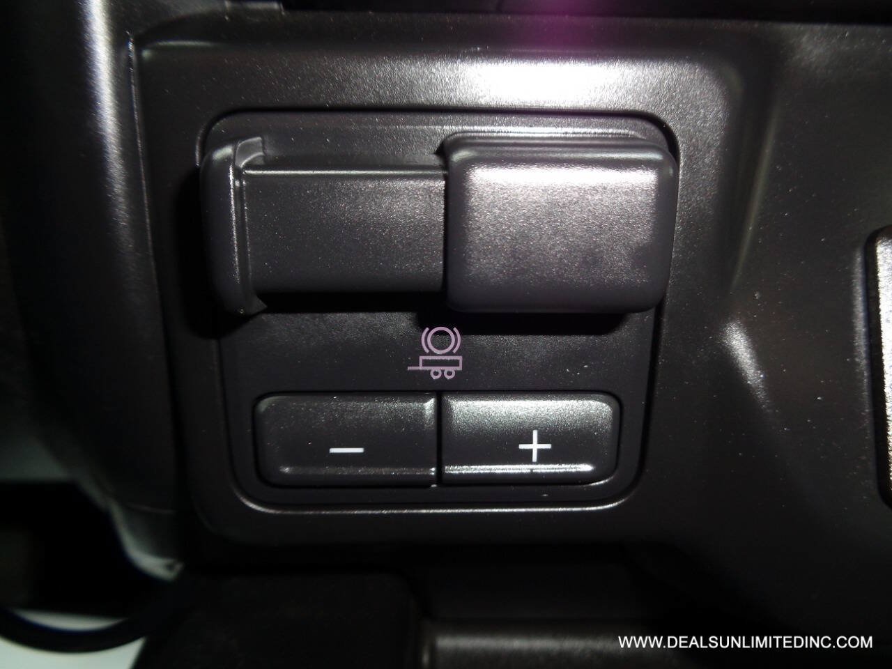 Used 2019 Chevrolet Silverado 1500 LT Trail Boss AWD/4WD image 17