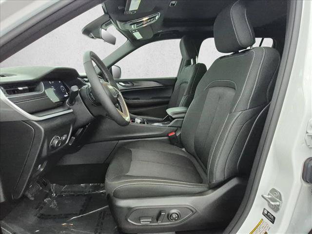 Used 2025 Jeep Grand Cherokee L Laredo w/ Luxury Tech Group I RWD image 15