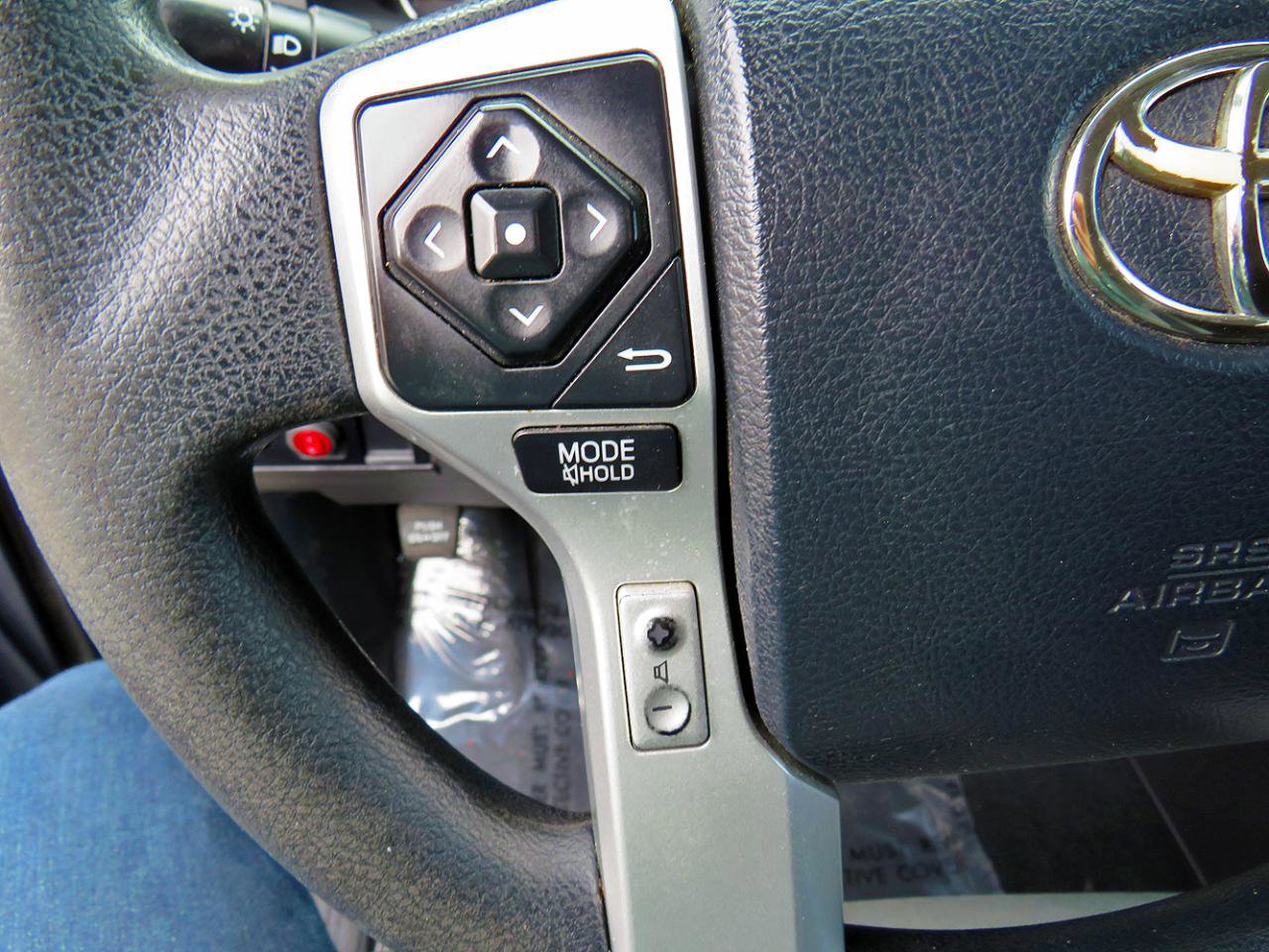 Used 2015 Toyota Tundra SR5 w/ SR5 Upgrade Package AWD/4WD image 21