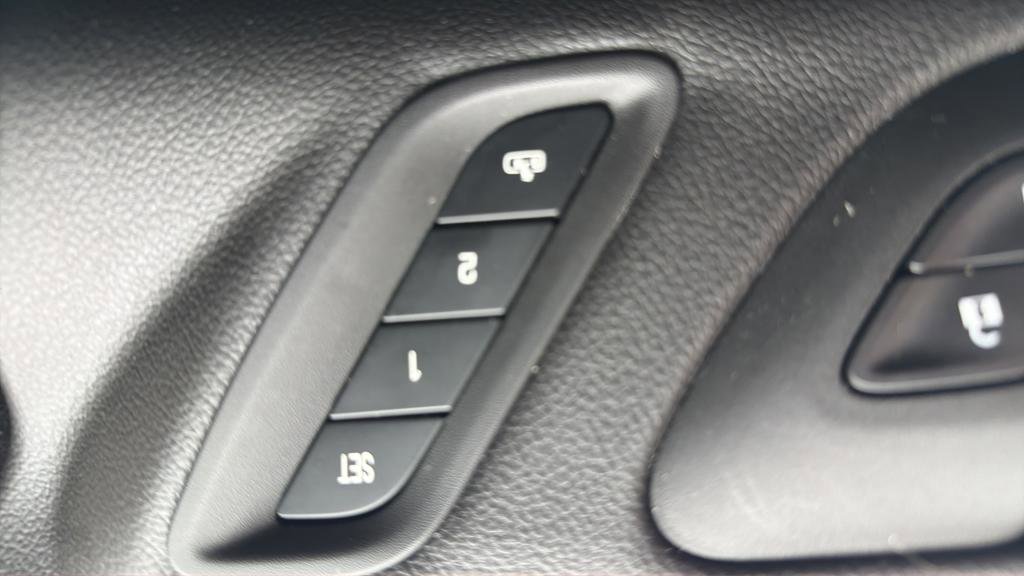 Used 2023 GMC Acadia Denali w/ Black Diamond Edition image 28