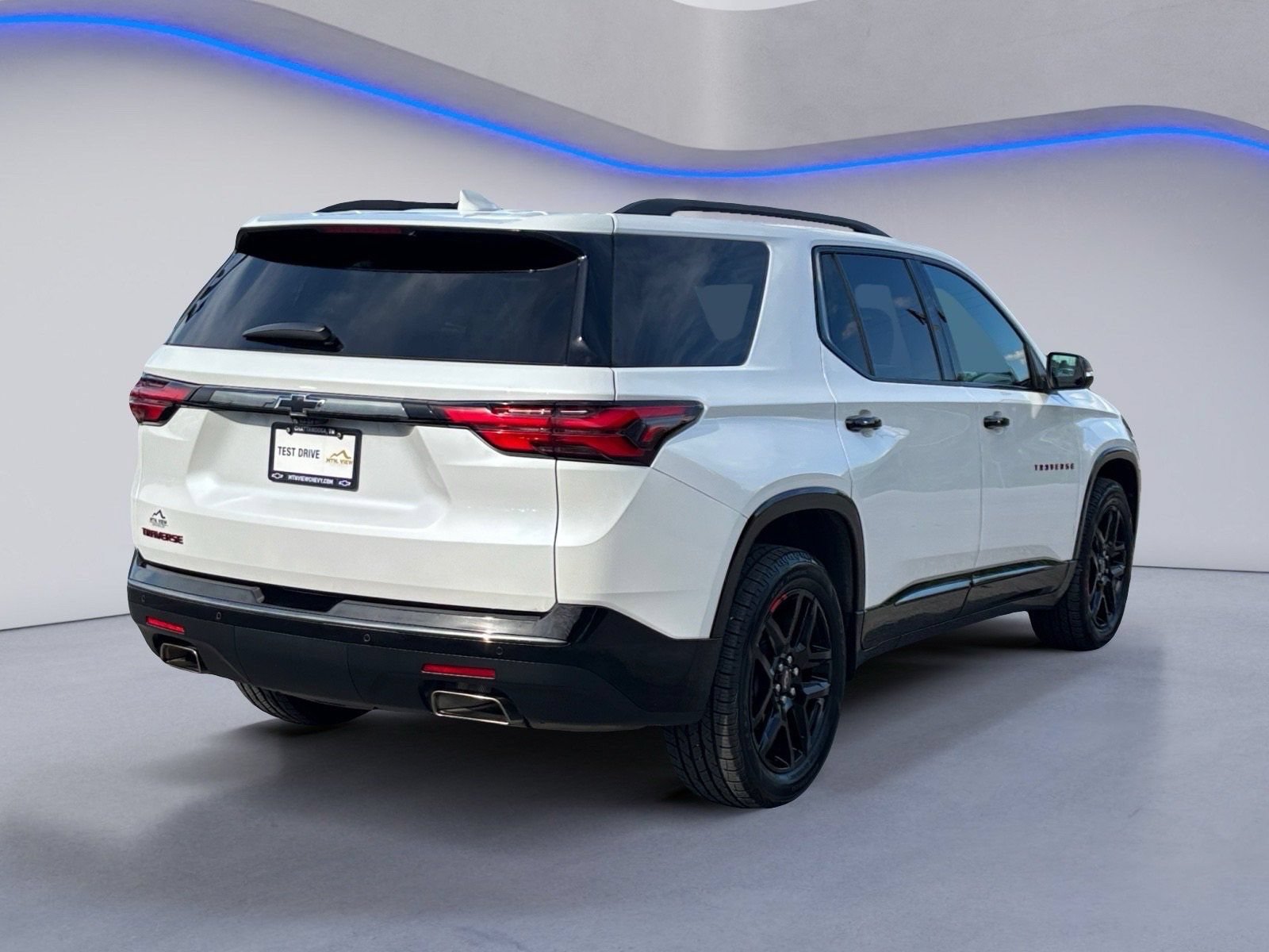 Used 2022 Chevrolet Traverse Premier w/ Redline Edition FWD image 14
