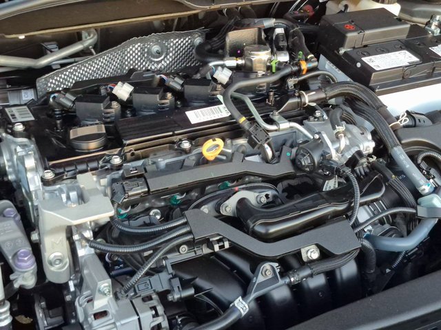 Used 2025 Toyota Corolla Cross XLE image 23