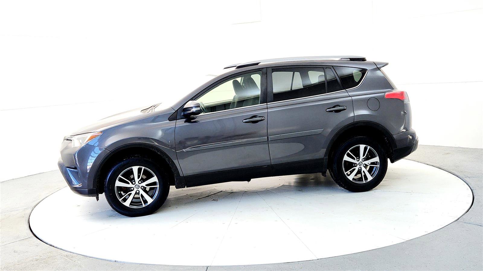 Used 2018 Toyota RAV4 XLE image 3