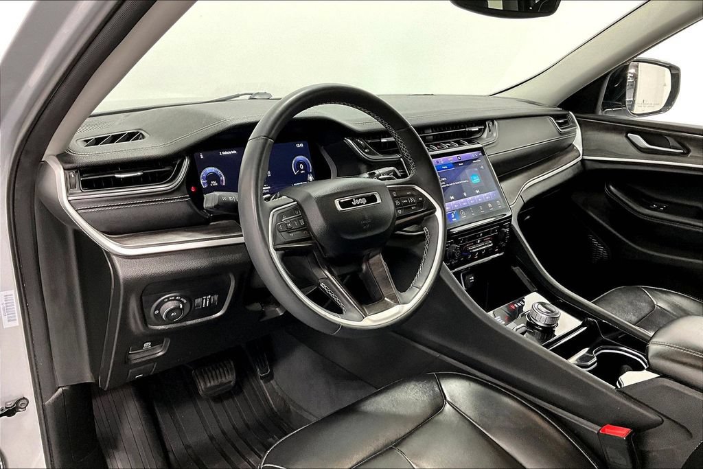 Used 2023 Jeep Grand Cherokee L Limited AWD/4WD image 16