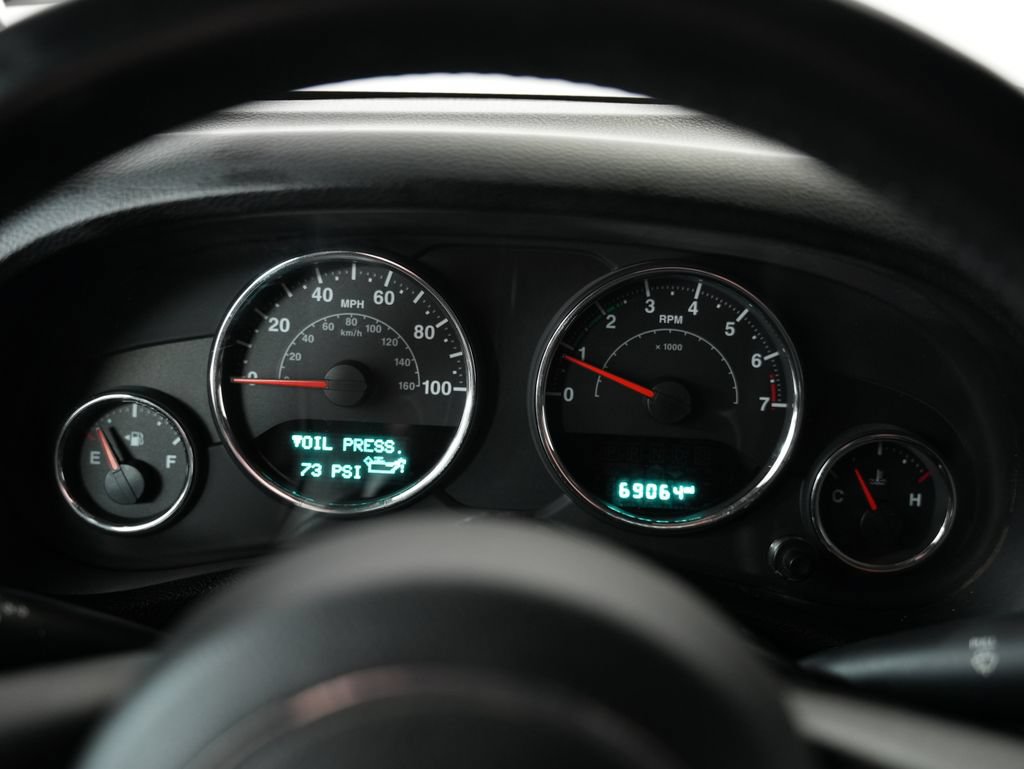 Used 2014 Jeep Wrangler Rubicon w/ Power Convenience Group AWD/4WD image 16