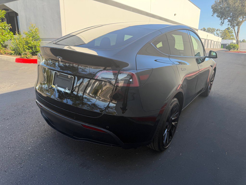 Used 2022 Tesla Model Y Long Range AWD/4WD image 3