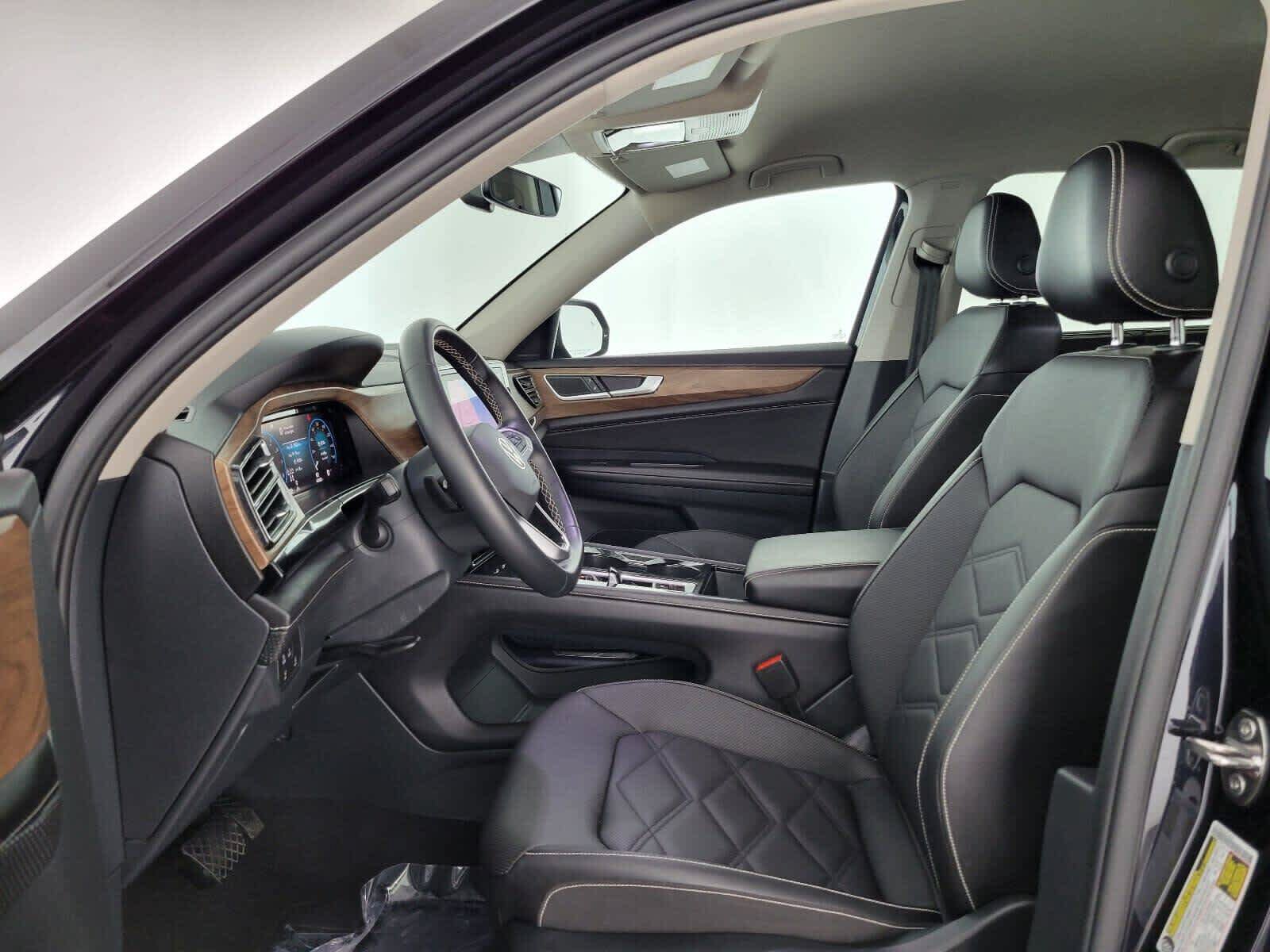 Used 2025 Volkswagen Atlas SE AWD/4WD image 22